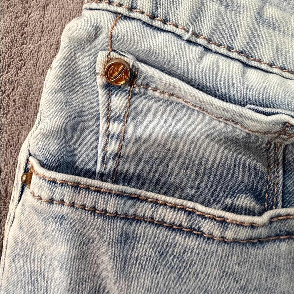 Curve Appeal Women's Light Wash Straight Jeans. Gently loved - Picture 11 of 12